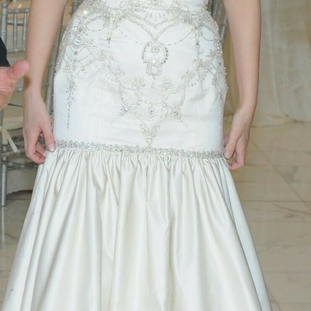 Beaded Wedding Dress SZ 2 Ivory Silk Lace Shiny - Picture 4 of 8
